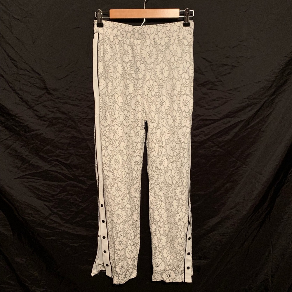 Track pants but lace🤩
